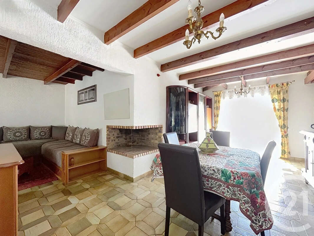 Maison 138 m² à Savigny-Le-Temple  - photo 7