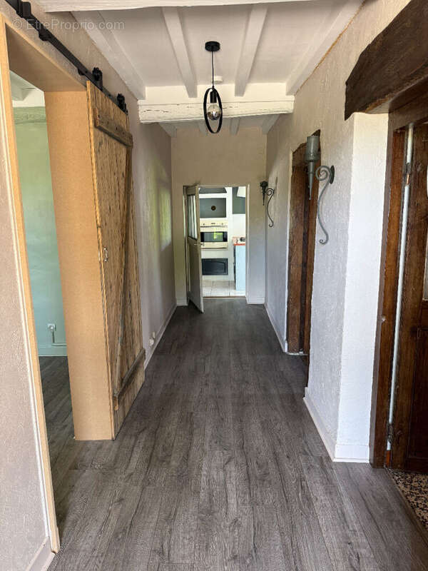 Belle ferme rénovée de 220 m² avec garages et dépendances - photo 11