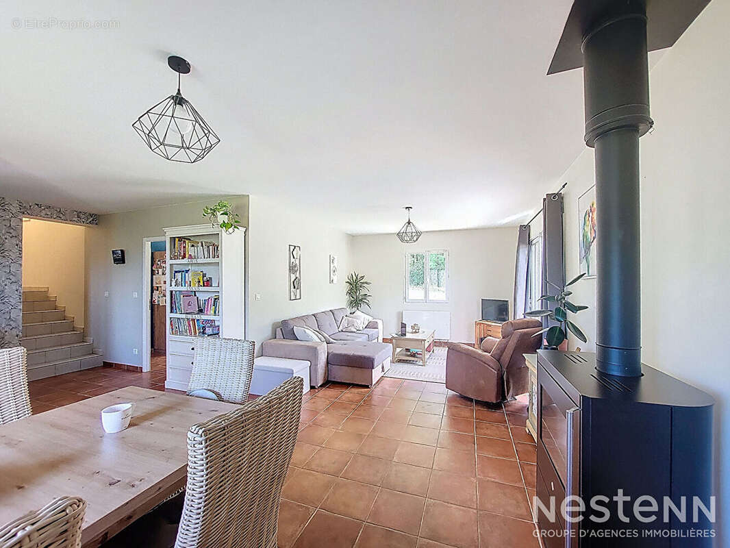 À vendre : Maison contemporaine de 153 m² avec demi-sous-sol à Gondrin, sur terrain de 3500 m² - photo 6