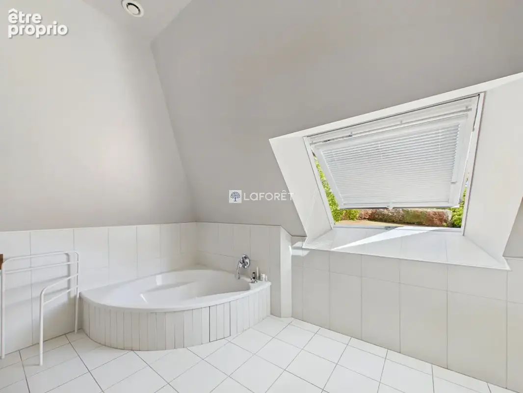 Maison CHATEAULIN 10 Pièces 253.77 m² - photo 11