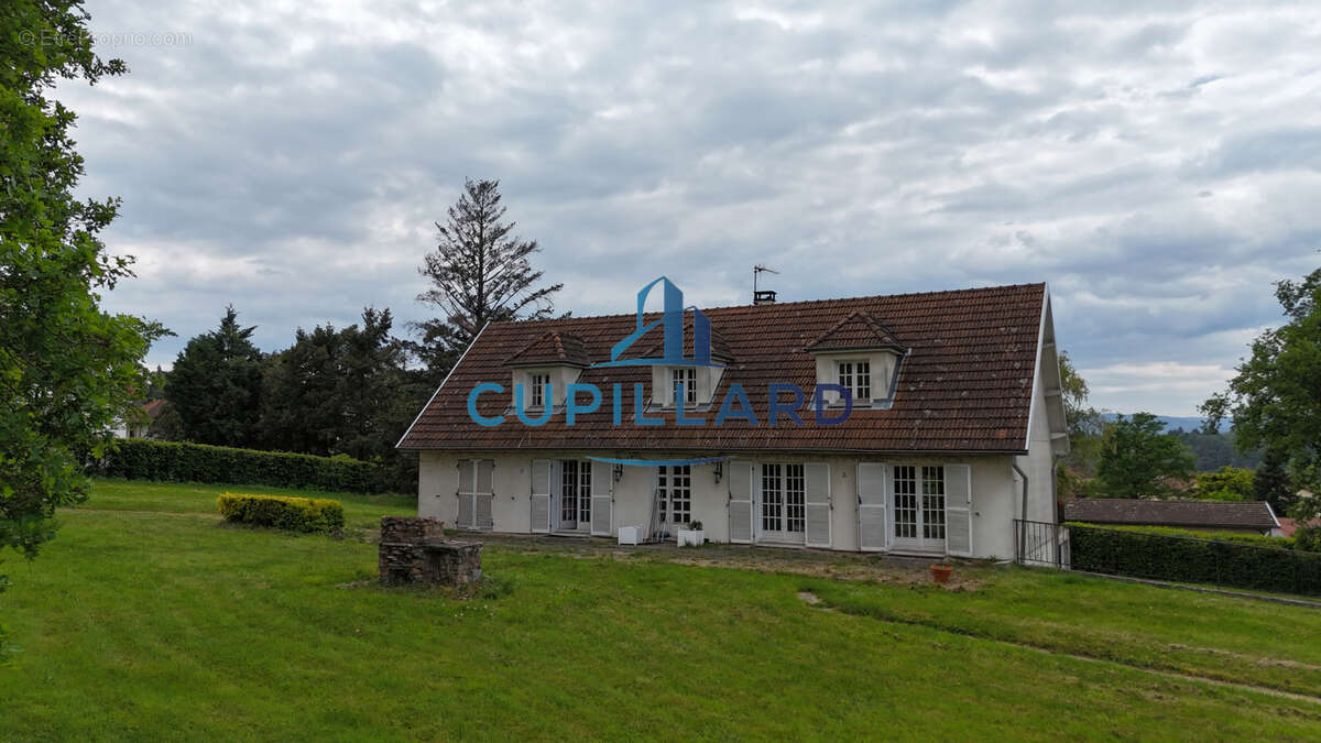 Maison à COMMELLE-VERNAY