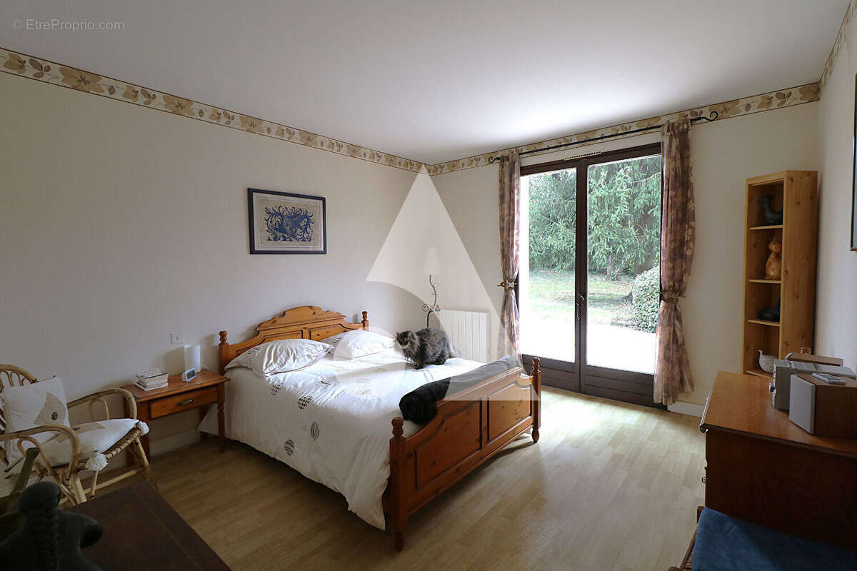 Robuste maison de 7 pièces et 215 m² - photo 8