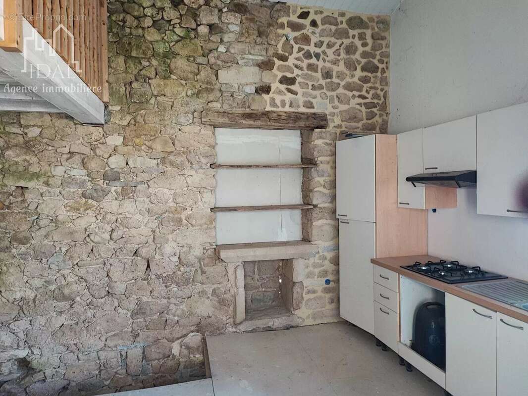 Maison à LES COSTES-GOZON