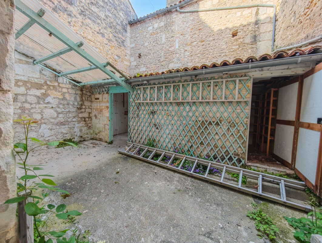 Maison à CHATEAUNEUF-SUR-CHARENTE