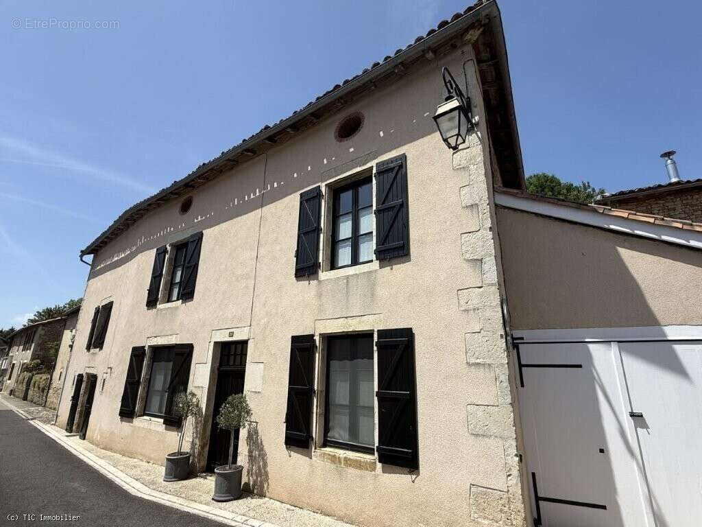 Maison à NANTEUIL-EN-VALLEE
