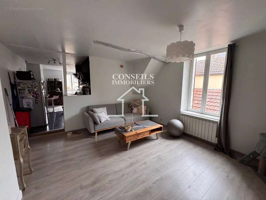 Maison à VILLENEUVE-SUR-YONNE