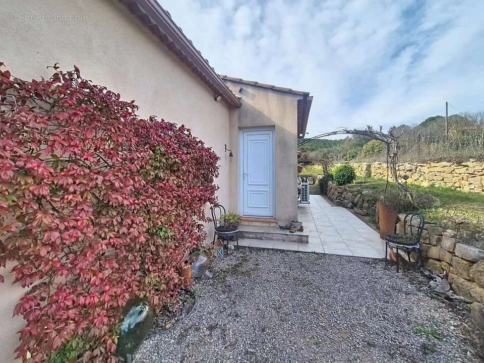 Maison à COTIGNAC
