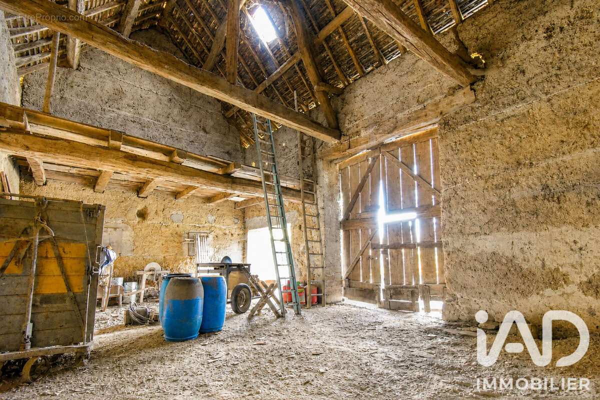 Maison 80 m² à Chimilin  - photo 4