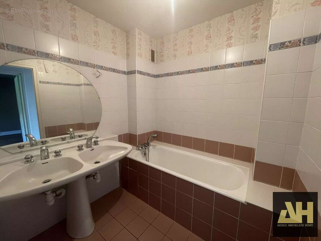 Exclusivité – appartement d'exception - vue mer panoramique - ascenseur privatif - 5 chambres - parkings - photo 14