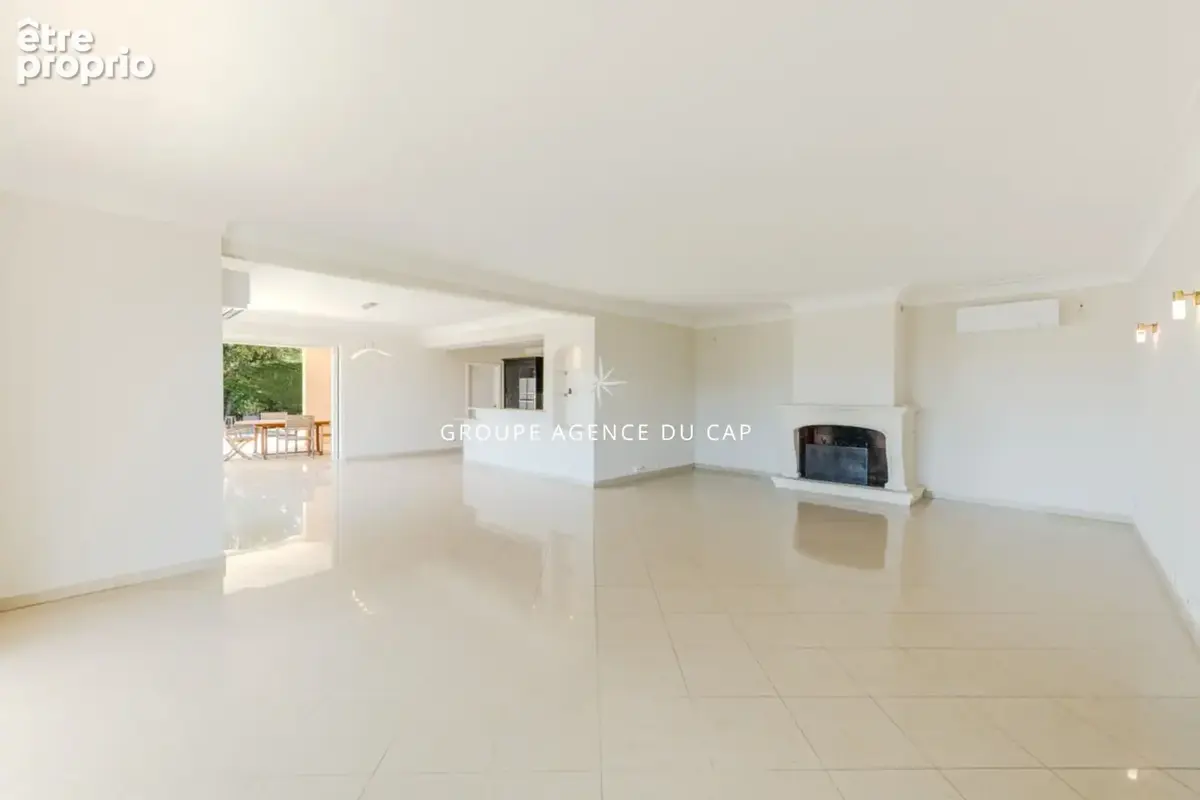 Vue degagee tres belle villa lumineuse de 7 pieces 5 chambres piscine deux garages proche golfs - photo 7