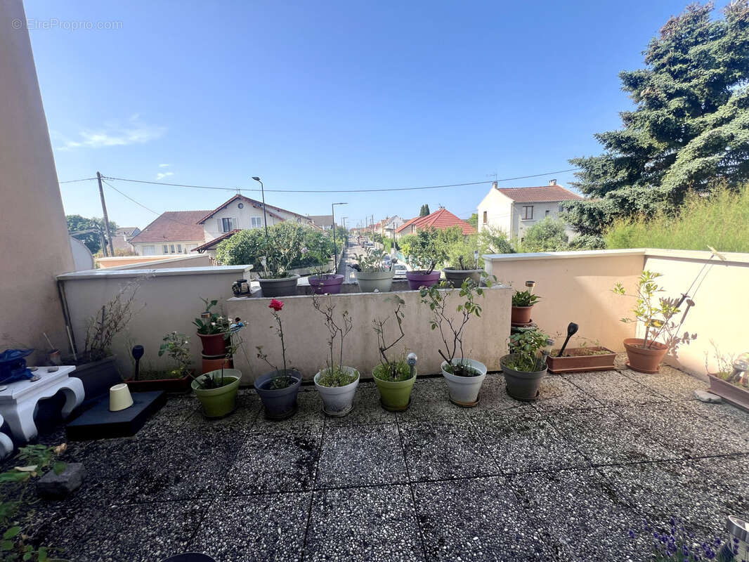 Appartement à SARTROUVILLE