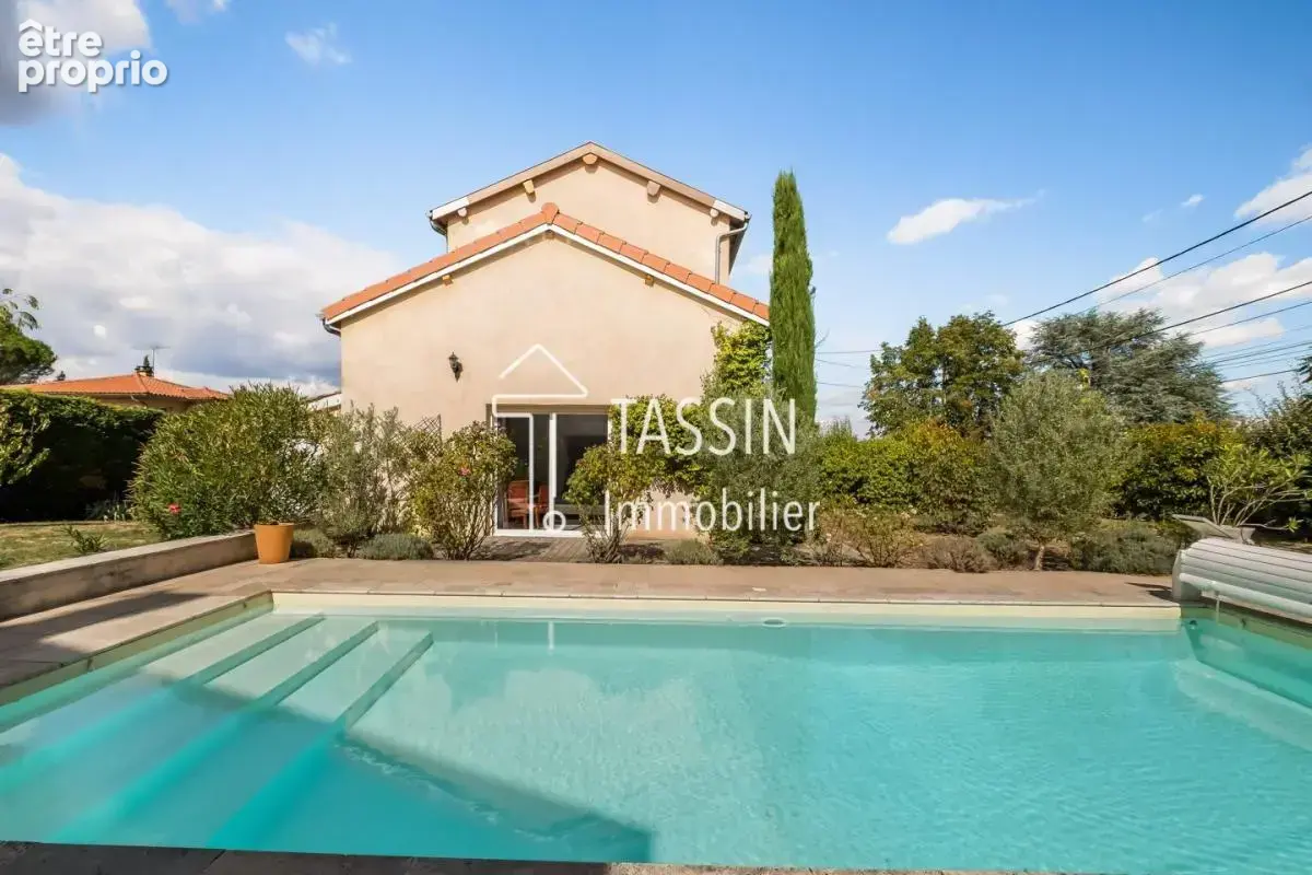 Craponne - Maison ancienne rénovée au calme avec piscine - photo 10