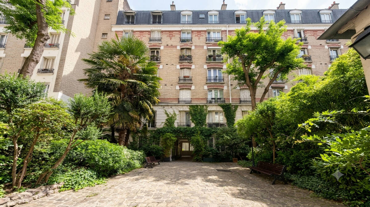 Appartement à PARIS-14E