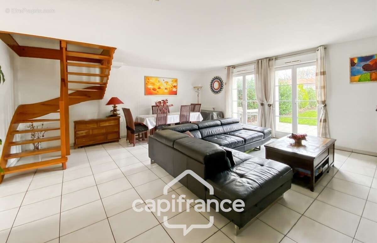Maison à vendre  8 pièces – 6 chambres – 141 m² – Terrasse - Jardin - Garage - photo 2