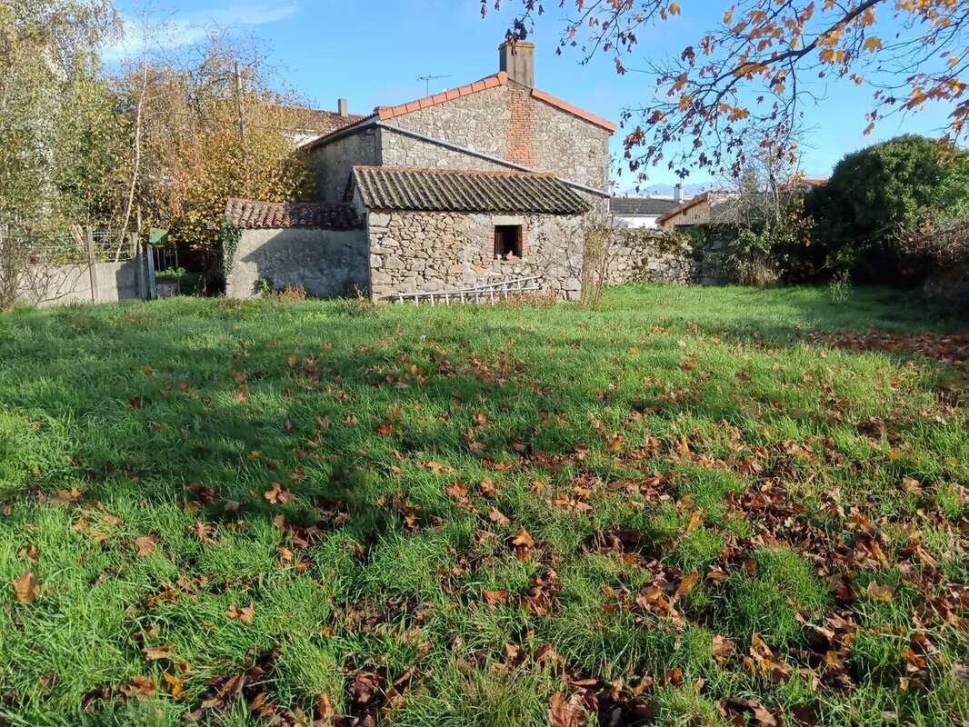 Maison à NUEIL-LES-AUBIERS
