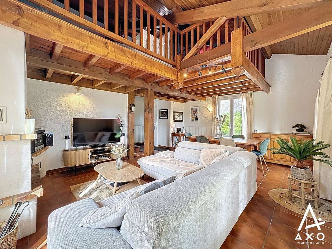 Maison à CORNEILLAN