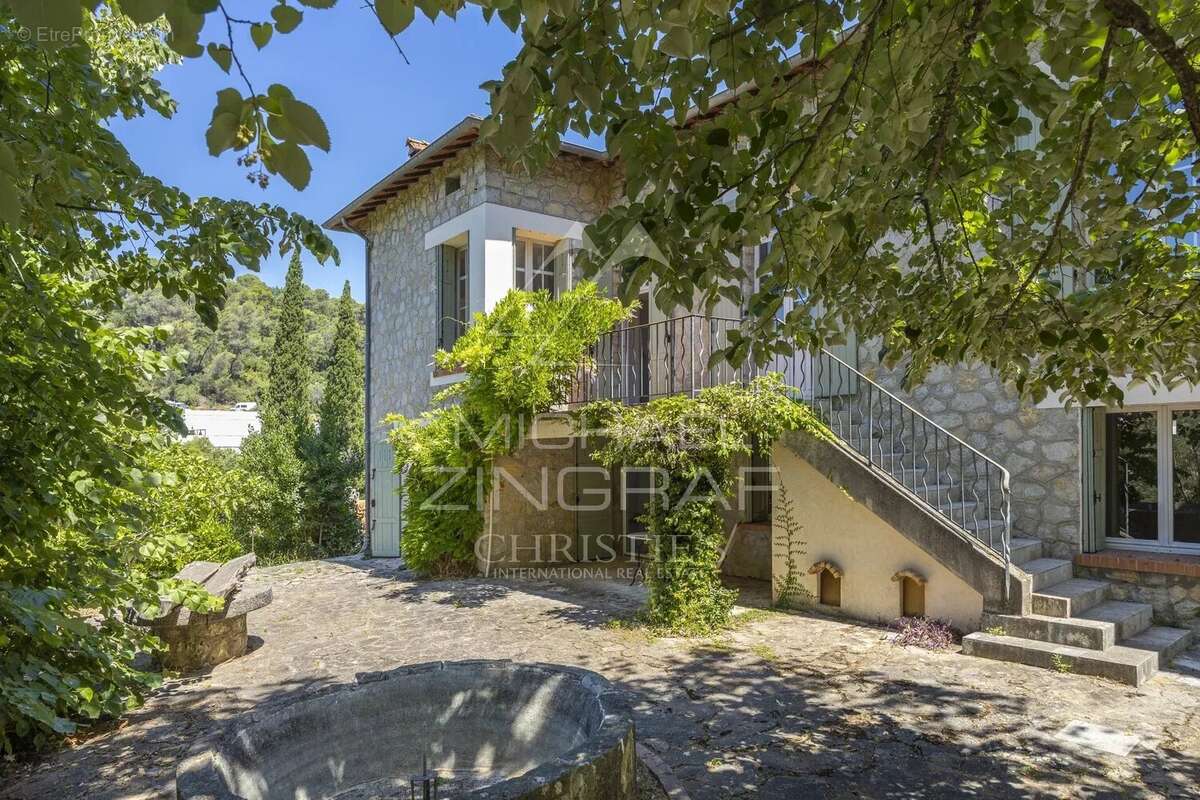 Maison à LA ROQUETTE-SUR-SIAGNE