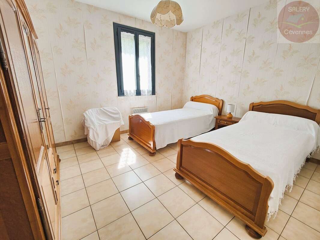 Appartement à SAINT-GERMAIN-DE-CALBERTE
