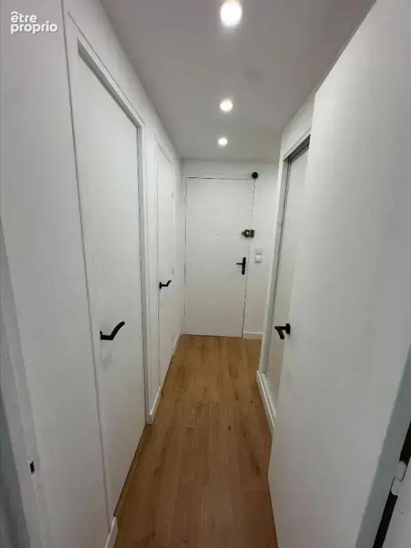 30.GARD.NIMES. Appartement traversant de 62 m² entièrement rénové - photo 5