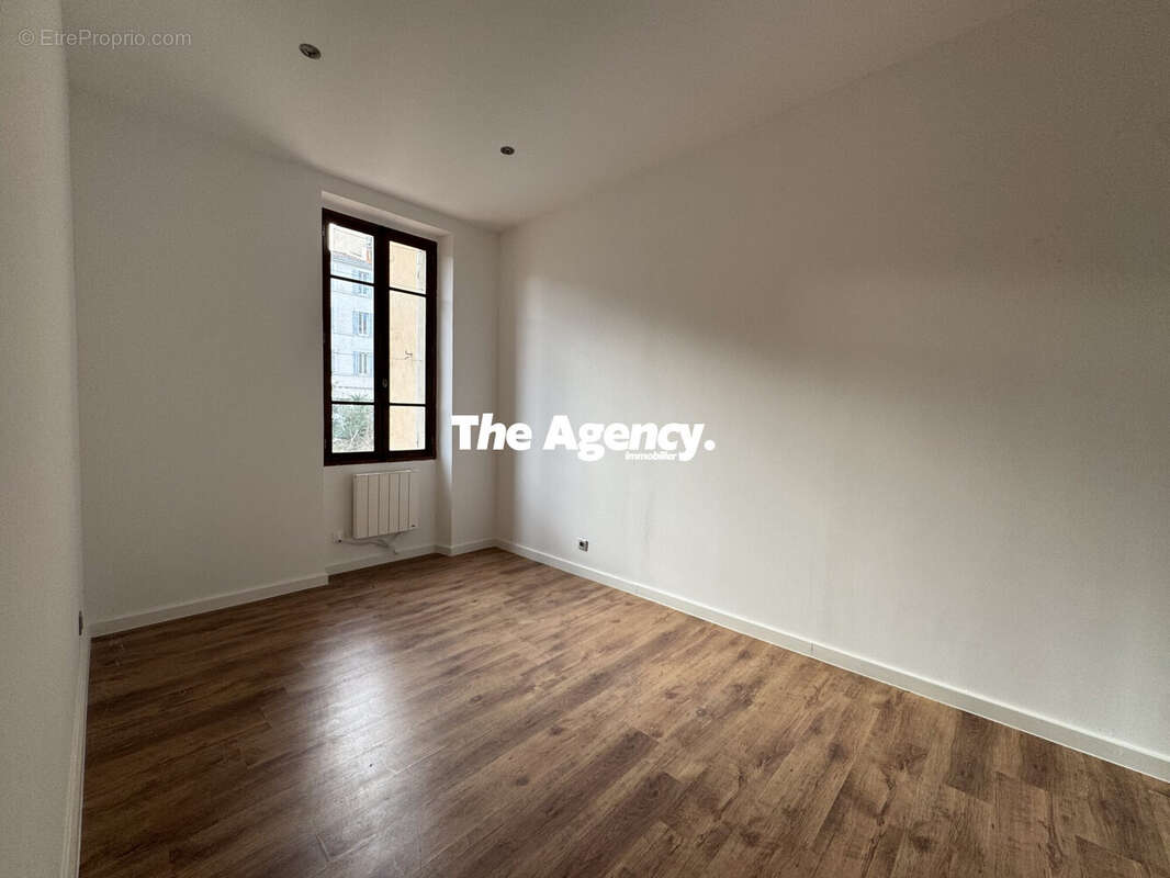 Appartement à MARSEILLE-5E