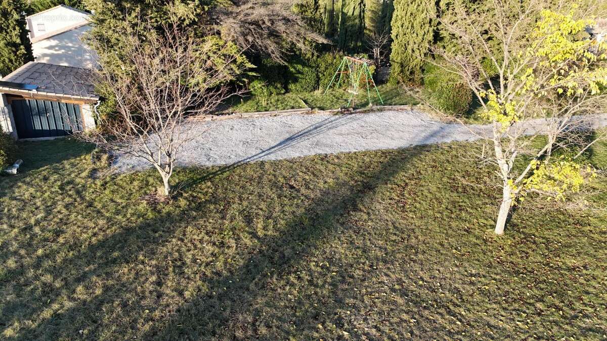 Terrain à VILLENEUVE-DE-BERG