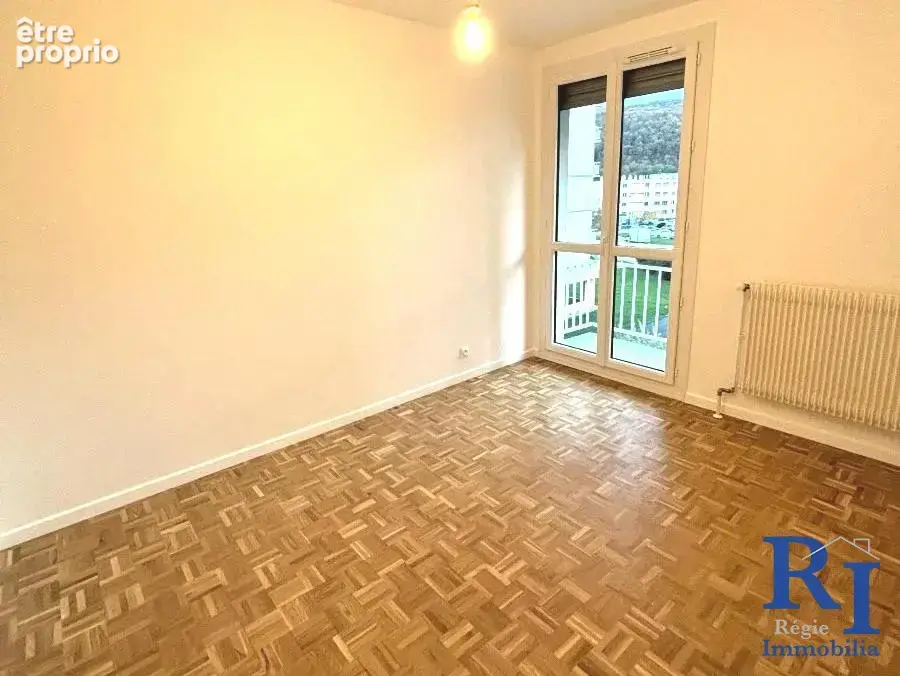 Chambre 2 - avec balcon - orientée Sud