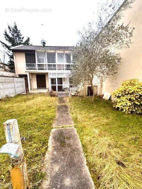 Maison à SAINT-MAUR-DES-FOSSES