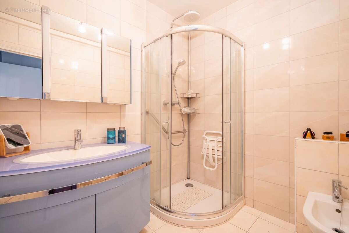 Appartement à PARIS-14E