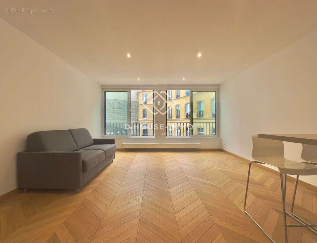 Appartement à PARIS-8E