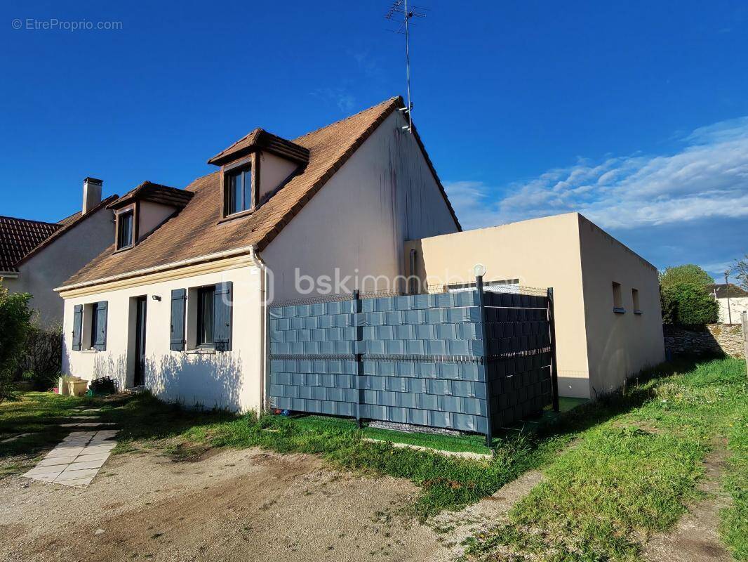 Maison à FONTENAY-LES-BRIIS