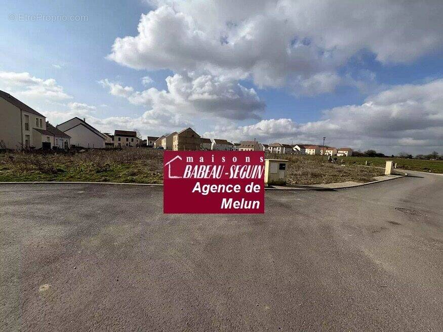 Terrain à SAINT-VRAIN