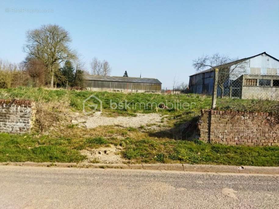 Terrain à AVERDOINGT