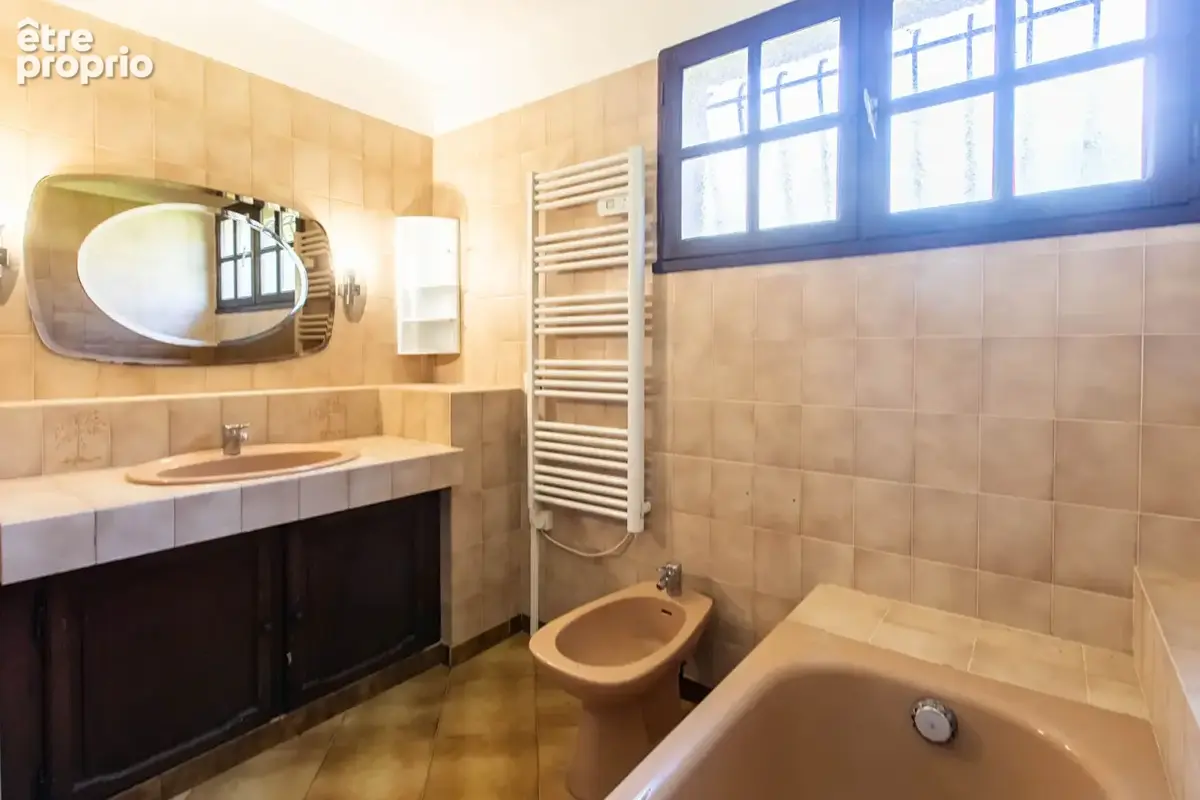 Une maison familiale avec plus de 4 500 m² de terrain à Riscle - photo 5
