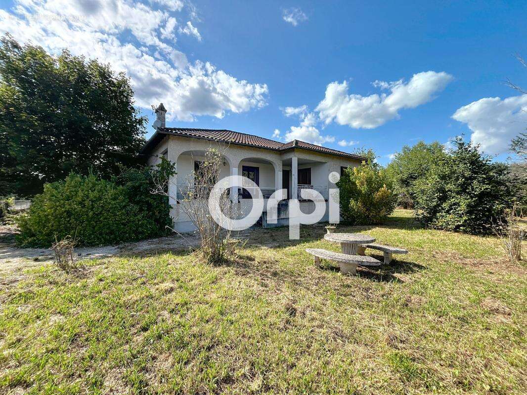 Maison à GAGNAC-SUR-CERE