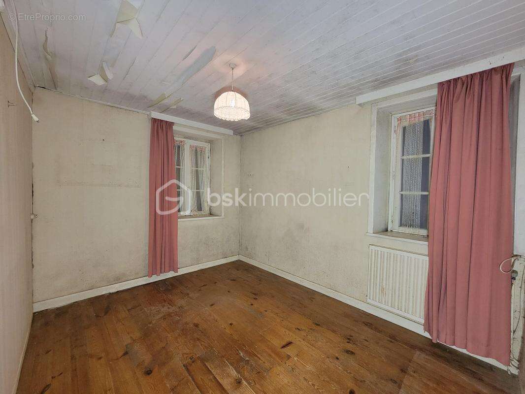 Maison de ville - beau potentiel - classe énergétique G - photo 10