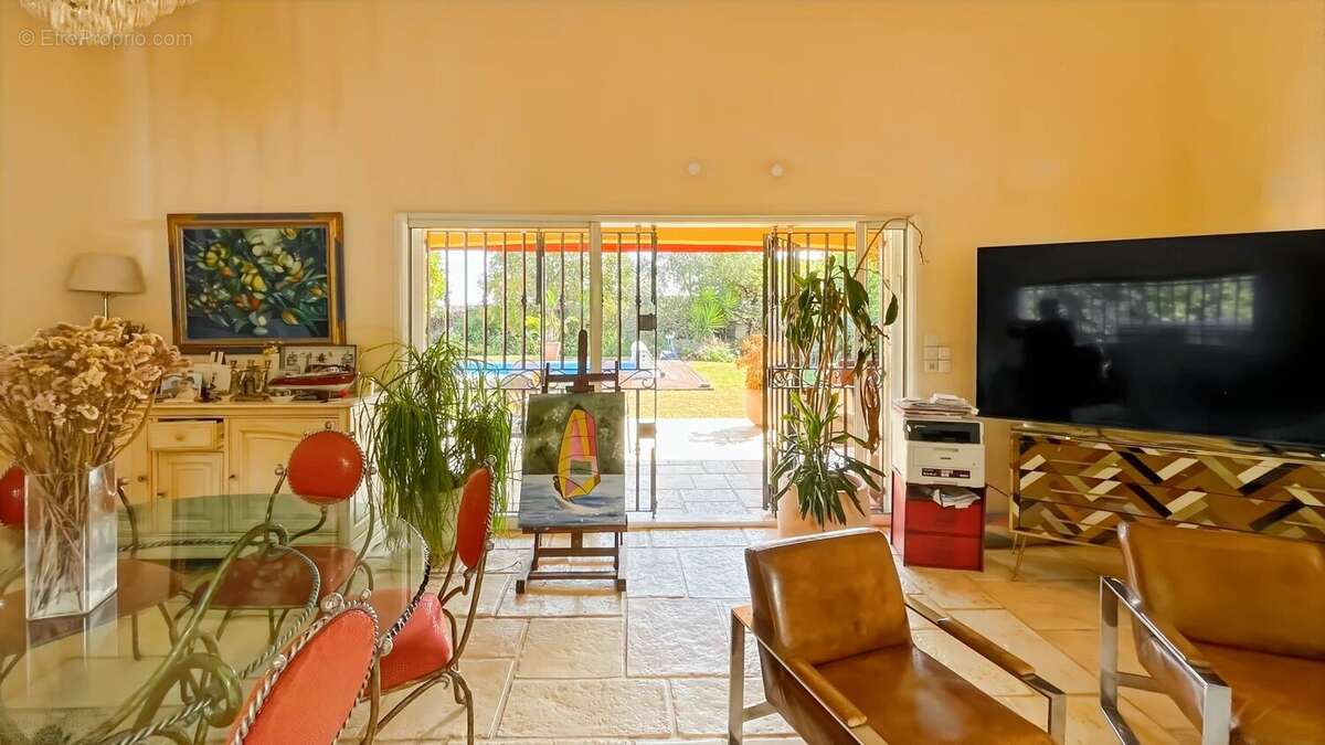 Maison à VALLAURIS