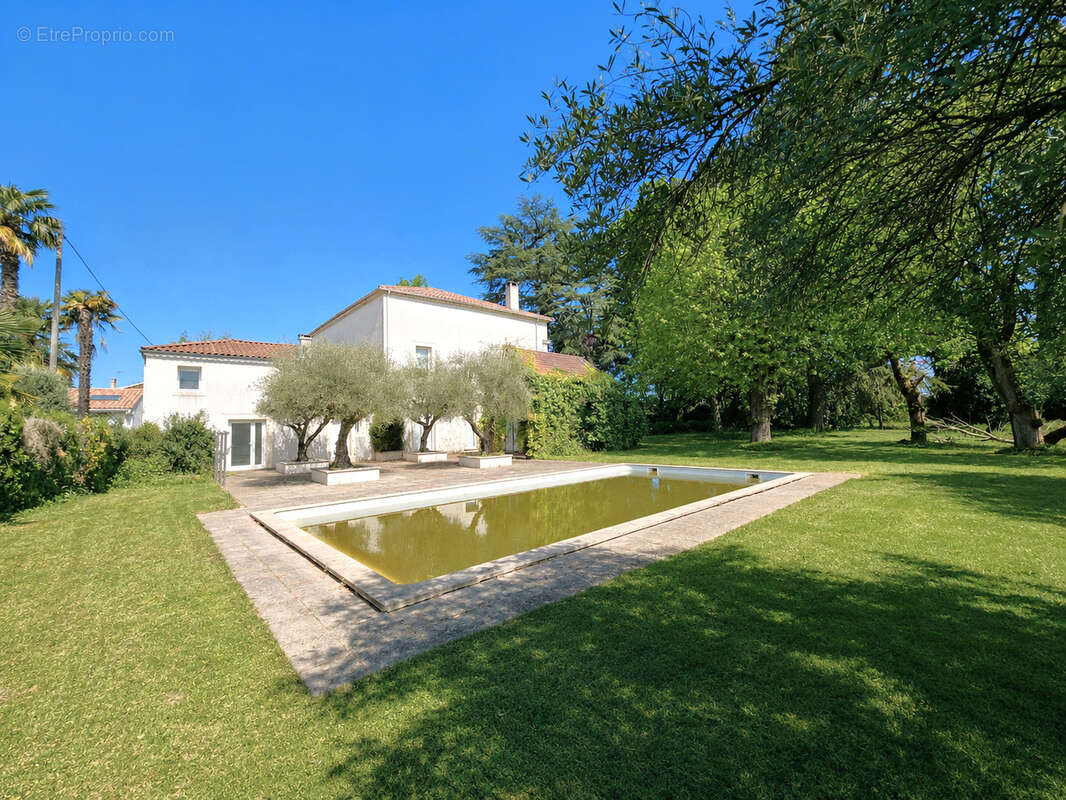 Demeure de caractère au cœur de la ville   450m2 -10 chambres- piscine sur parc de 8000m2 Coliving-Coworking- - photo 6
