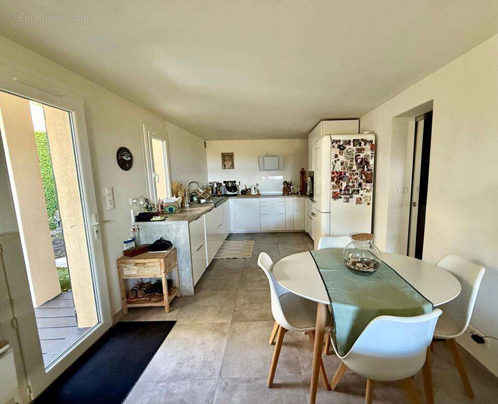 Appartement à VENELLES