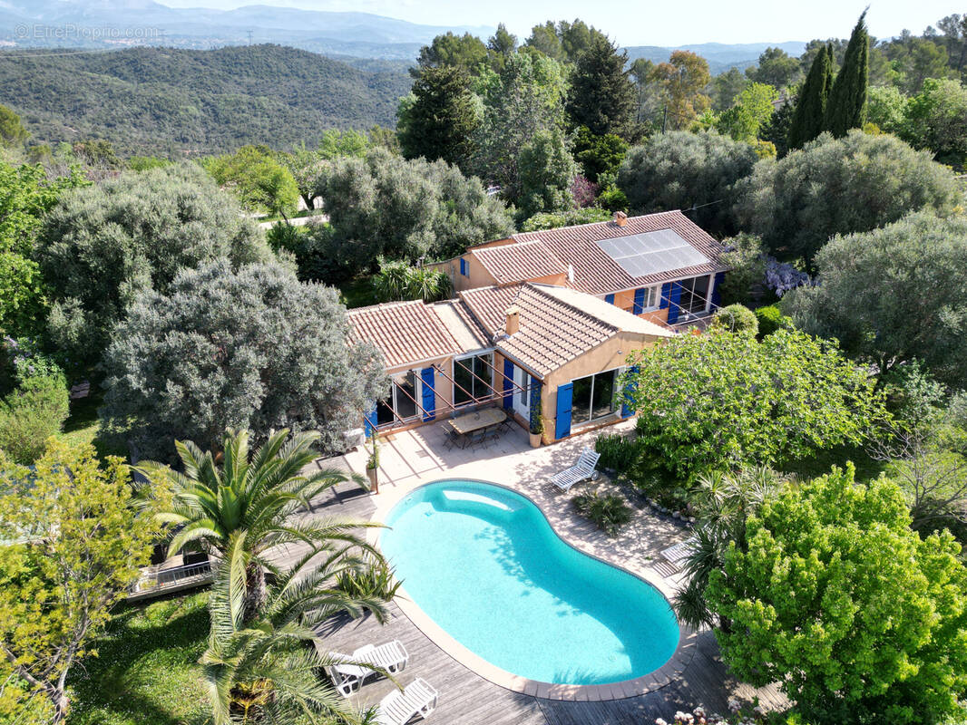 Maison à BAGNOLS-EN-FORET
