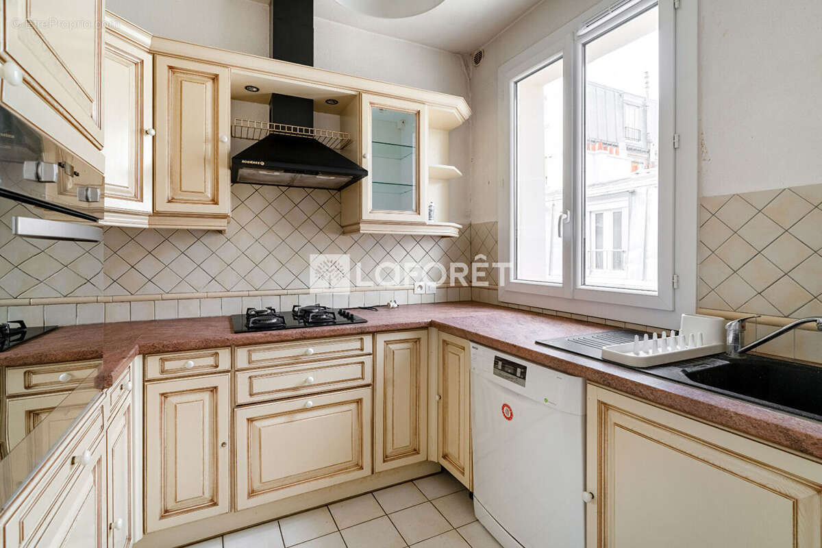 Appartement à PARIS-17E