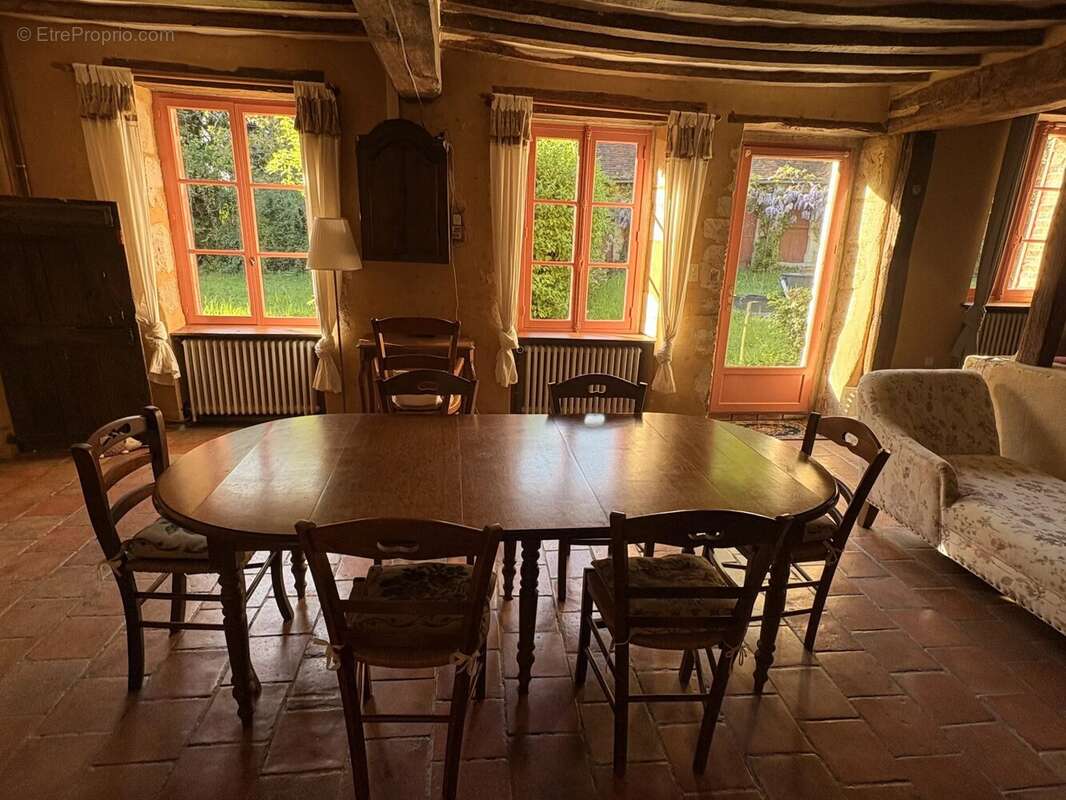 Authentique longère percheronne de caractère – 164 m² habitables – Dépendance de 105 m² – Terrain de 5 000 m² - photo 9