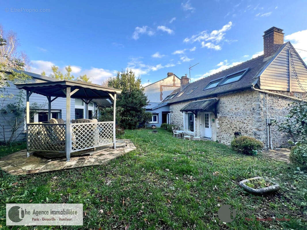 Maison à FIQUEFLEUR-EQUAINVILLE