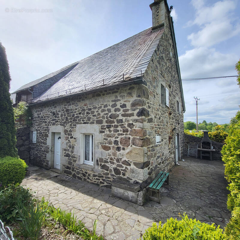 Maison à RIOM-ES-MONTAGNES