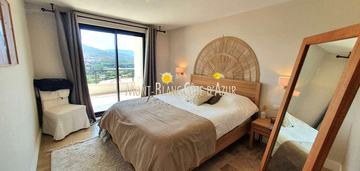 Villa 4 chambres, grand sejour, piscine, magnifique vue degagee jusqu'a la mer - photo 21