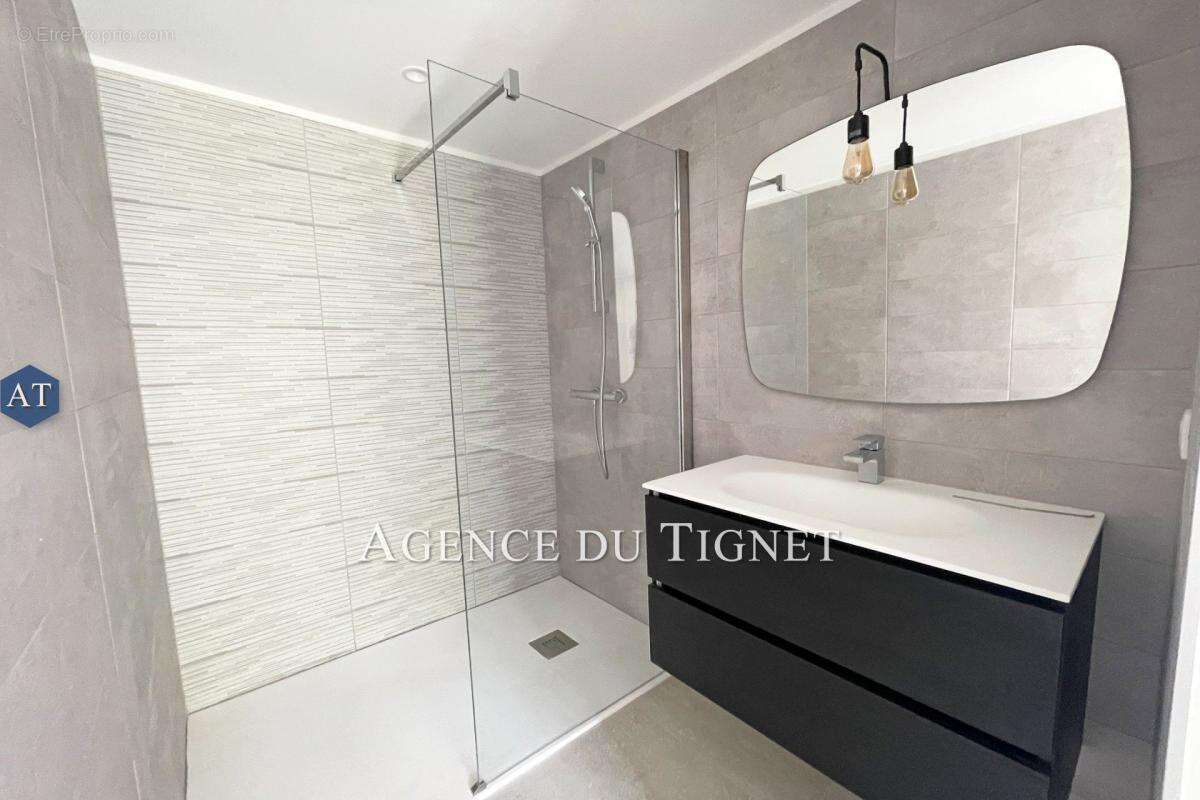 Maison à SAINT-CEZAIRE-SUR-SIAGNE