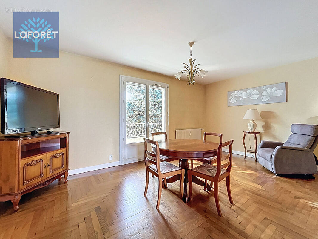 Appartement à SAINT-GENIS-LAVAL