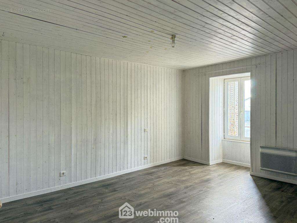 vous trouverez 4 chambres aux belles dimensions - Maison à SAINT-MESMIN