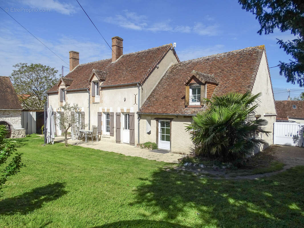 Maison à LA CHAPELLE-MONTMARTIN