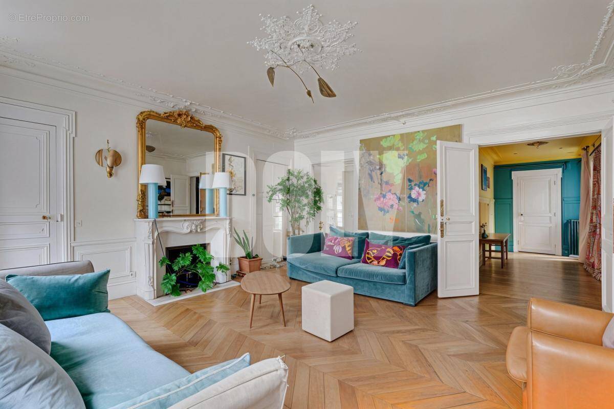 Appartement à PARIS-3E