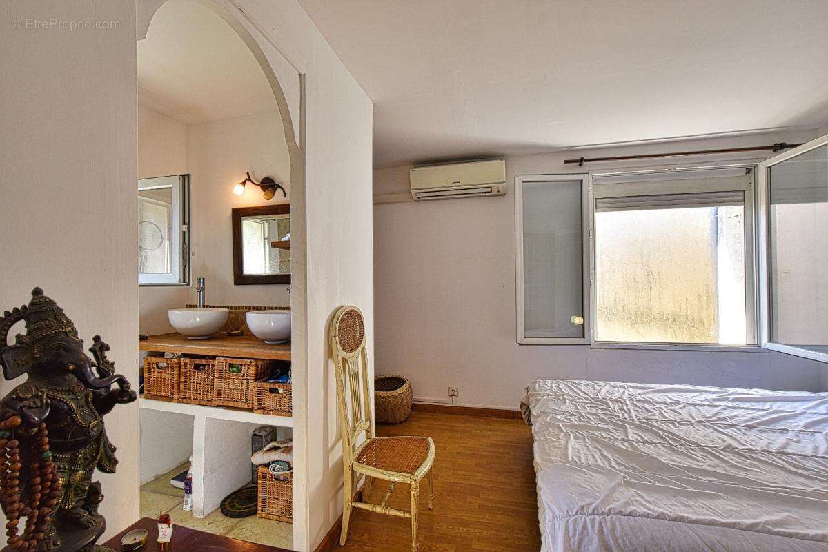 Maison de village au cœur de Lavérune  Charme, espace et multiples possibilités - photo 4